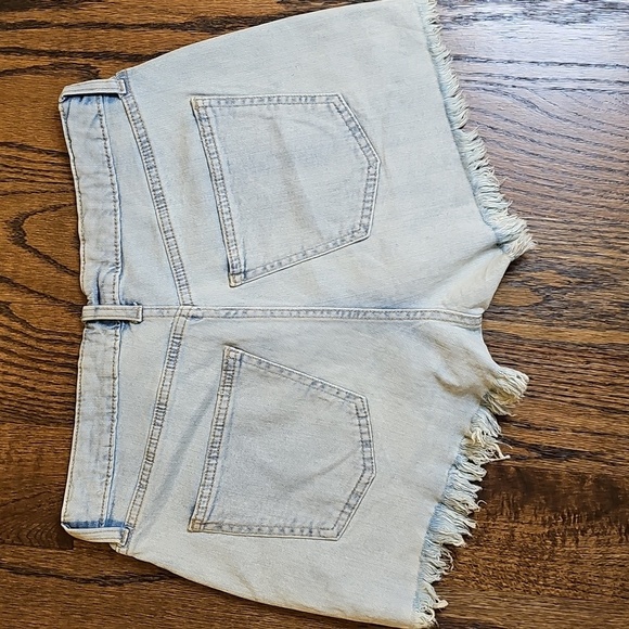 Wild Fable Light Blue Distressed Mid Rise Jean Shorts Size 4 - Picture 4 of 12